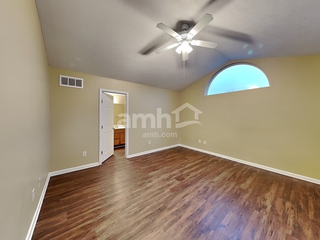 Building Photo - 4695 Woodfield Dr