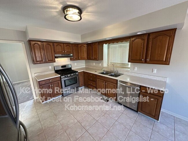 Building Photo - 9802 NW 72nd Terrace