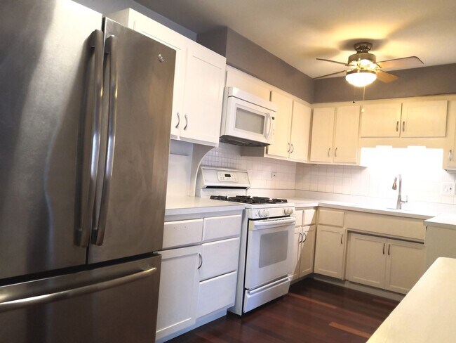 kitchen - 401 S Grove Ave