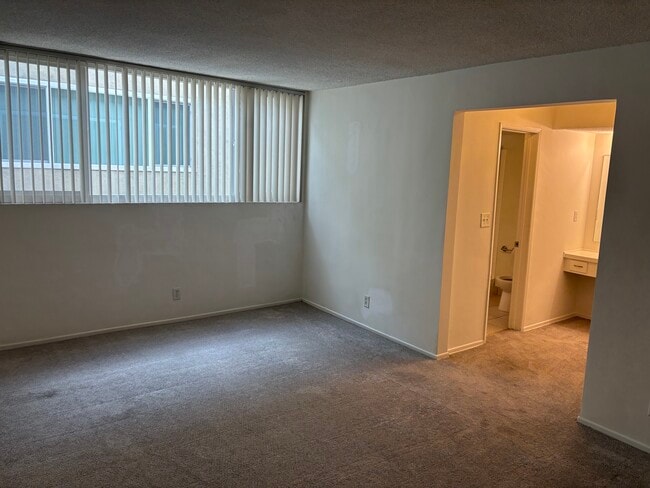 Building Photo - 11685 Gorham Ave