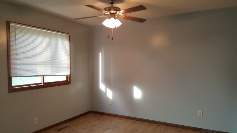 Building Photo - 1340 68th Ln N