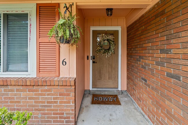 Building Photo - Charming 3-Bedroom Home on Savannah’s Southside with Covered Patio and Large Backyard