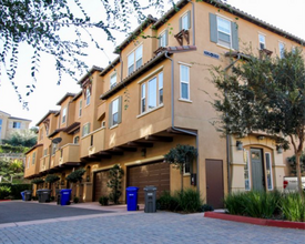 Building Photo - Charming 2-Bed / 2.5-Bath Townhouse in the...