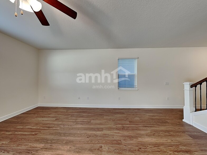 Building Photo - 37655 Dusty Saddle Ln