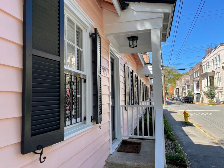 215 - 215 W Taylor St