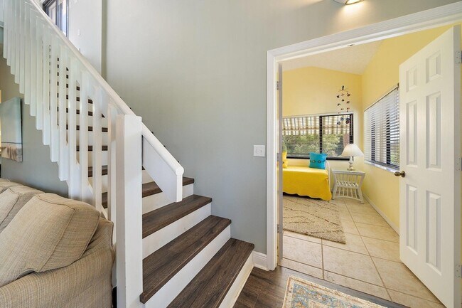 Building Photo - 860 Bella Vista Ct S