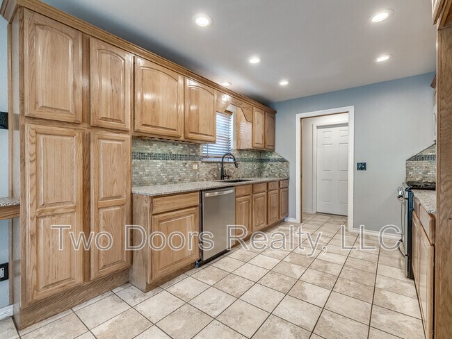 Building Photo - 3900 Hiddleston Cir