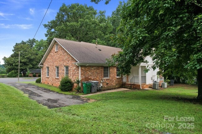 Building Photo - 4703 Fairheath Rd