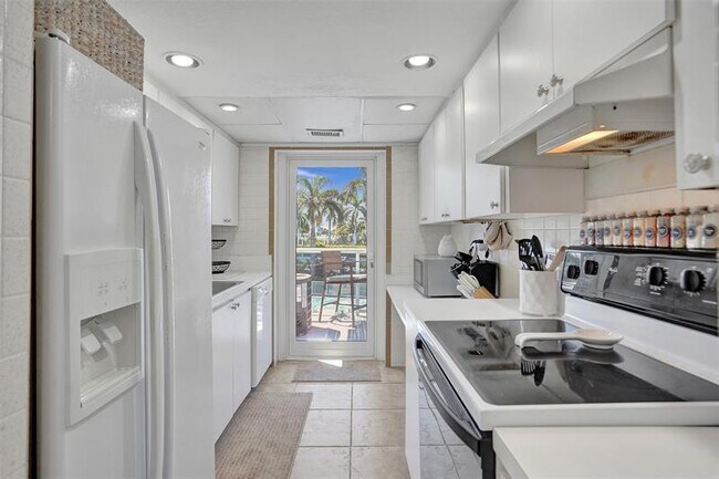 Building Photo - 2841 N Ocean Blvd