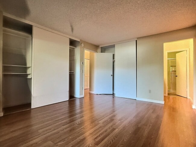 Building Photo - 3 BD/2 BA Gorgeous Pet-Friendly Home in Fa...