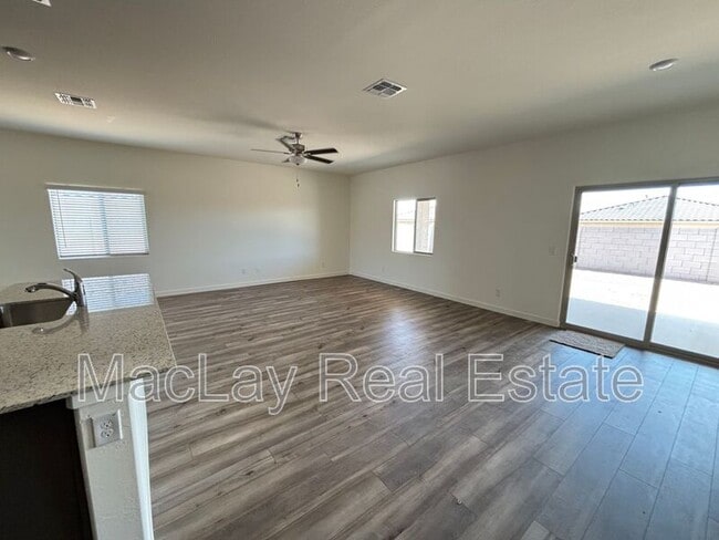 Building Photo - 675 N Crowned Dove Trail