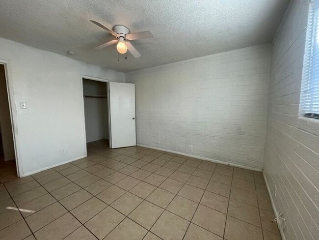 Building Photo - 4821 E Willetta St