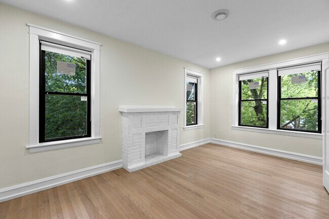 Building Photo - 4636 N Hamilton Ave