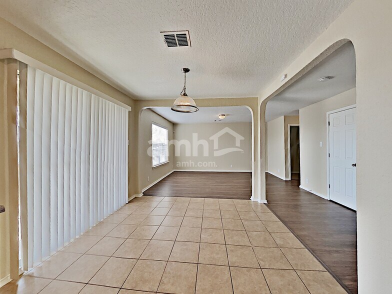Building Photo - 7206 Calypso Dawn
