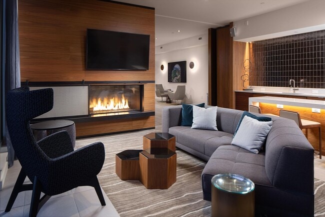 Building Photo - West Edge