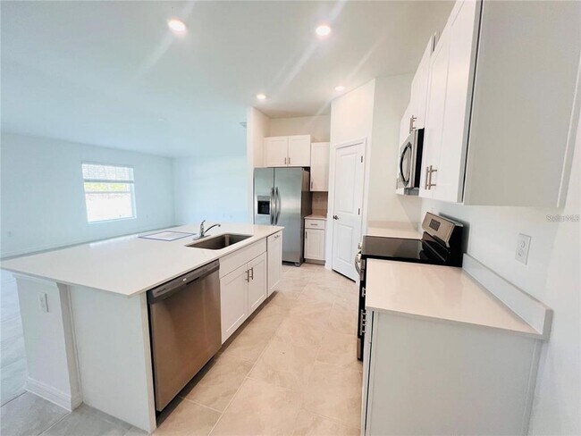 Building Photo - 100 Oakwood Ct