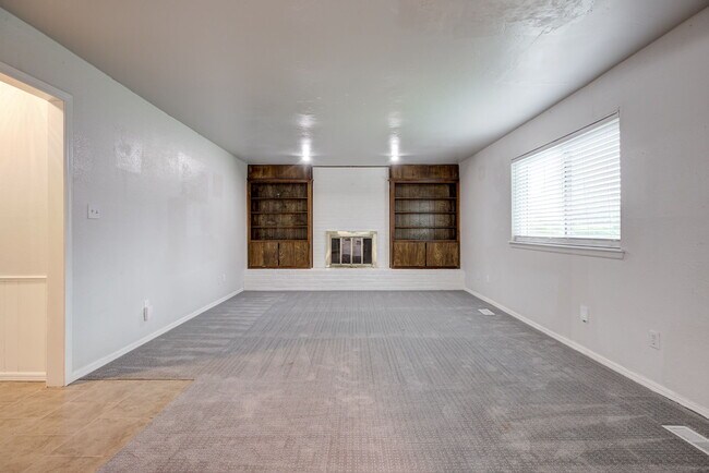 Building Photo - 1707 Ridgemont Cir