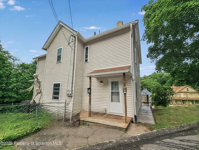 Primary Photo - 2103 Hollister Ave