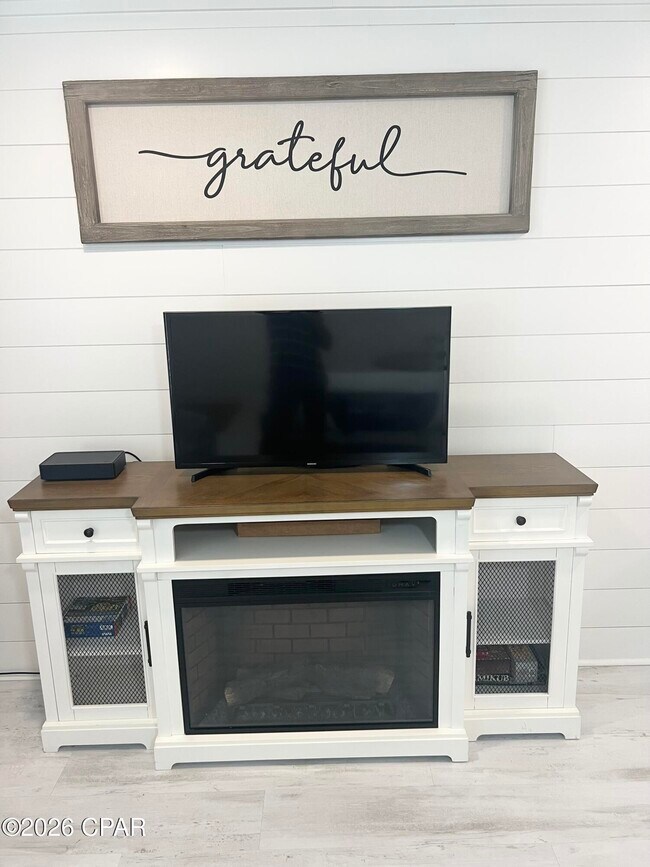 Building Photo - 7813 N Lagoon Dr