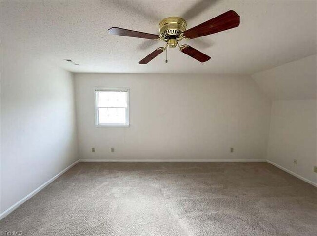 Building Photo - 119 Edgedale Ct