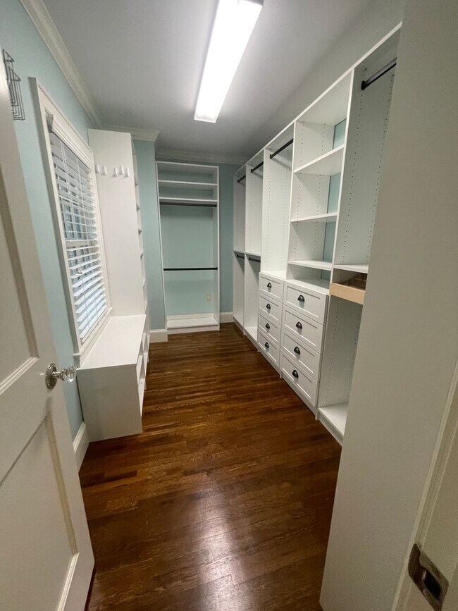 Building Photo - 2610 Providence Rd