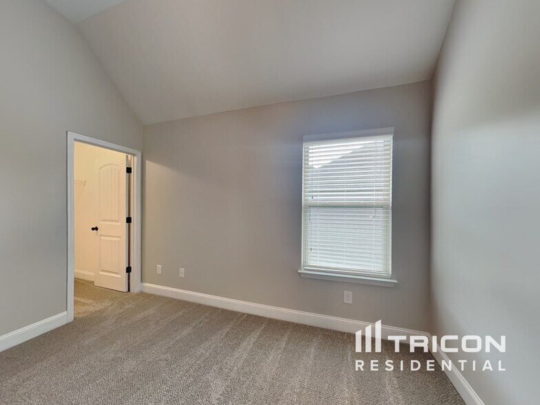 Building Photo - 2921 Canyon Glen Way