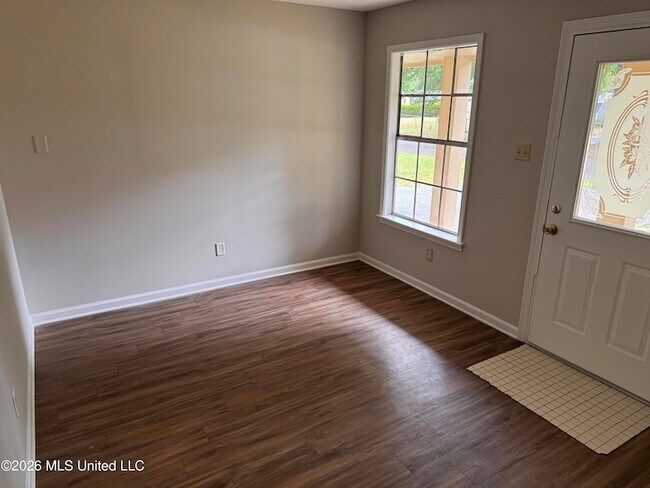 Building Photo - 6475 Forest Glen Dr