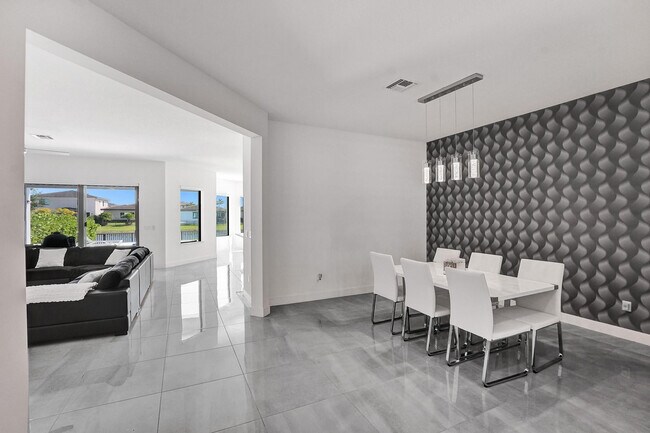 Building Photo - 10850 Oceano Wy