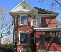 Building Photo - 3BR | 1BA | First-Floor Unit with Garage & Fenced Yard – Michigan City