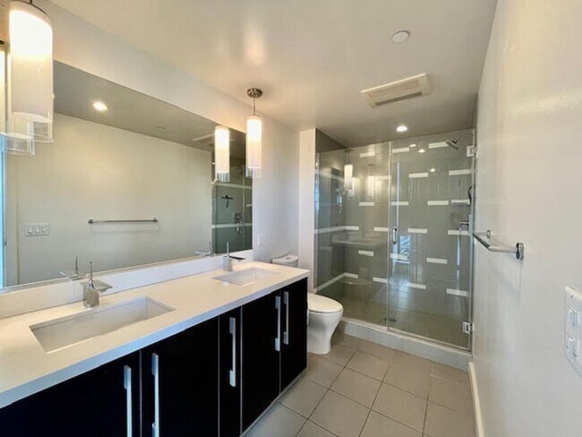 Building Photo - City living at its best! 2 BR/2 BA @ the M...