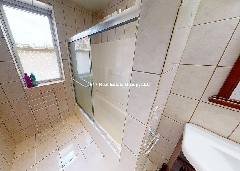 Building Photo - 73 Thatcher St