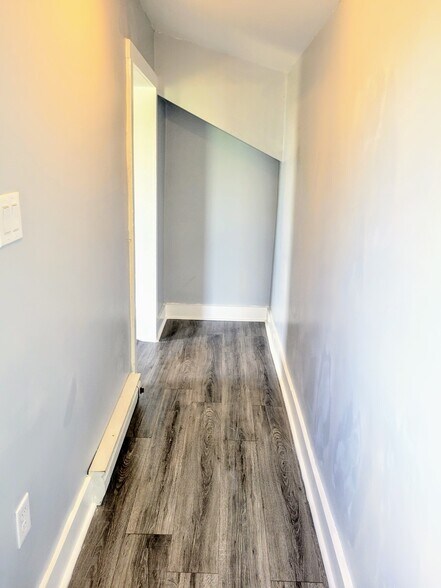 Entrance Hallway Unit 2 - 43 N Highland St