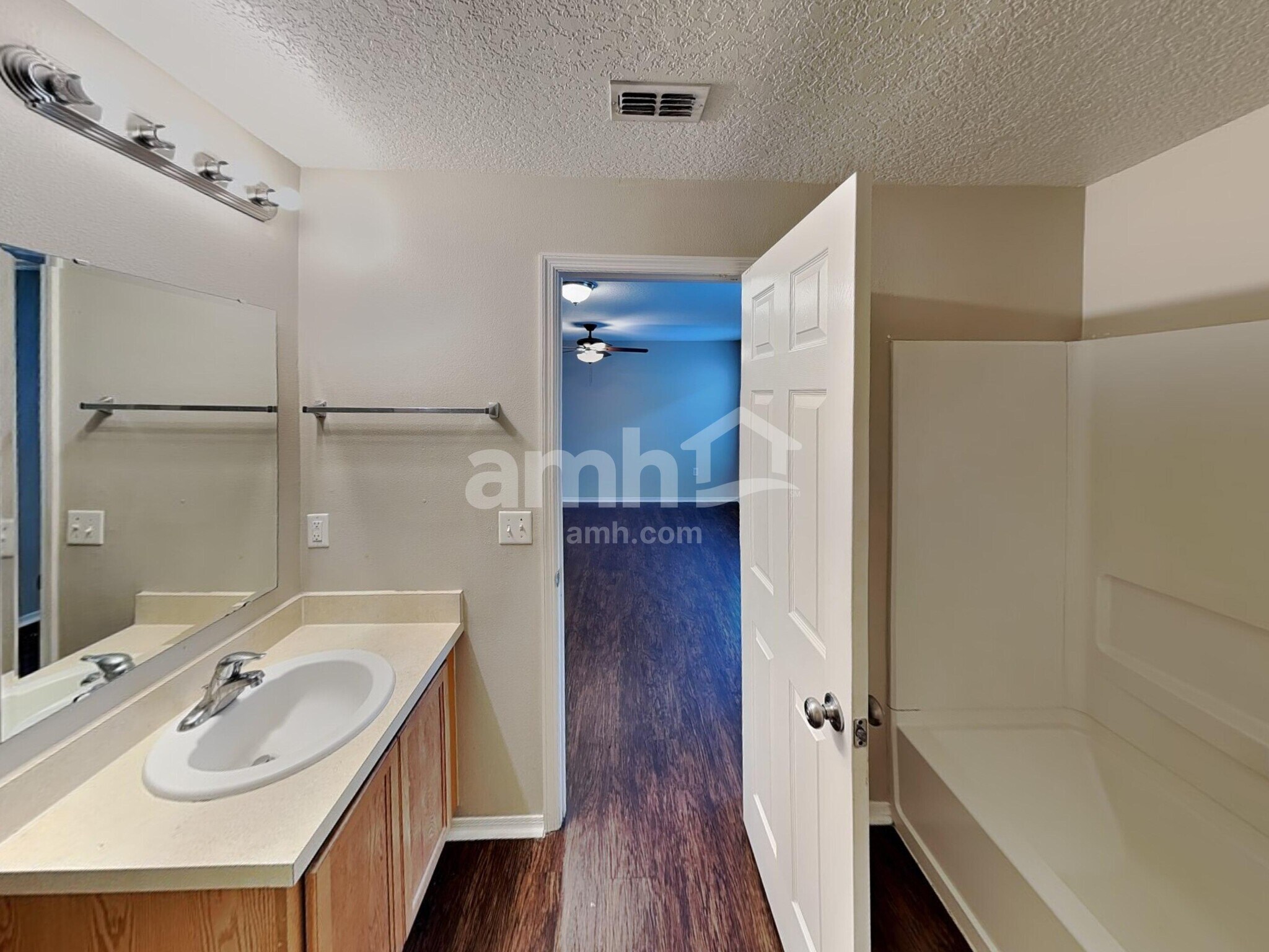 Building Photo - 7271 Wakeview Dr