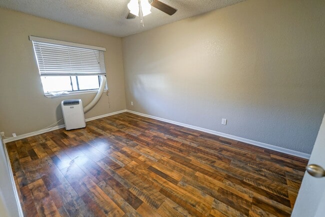 Building Photo - Cozy 1 bedroom 1 bathroom within walking d...