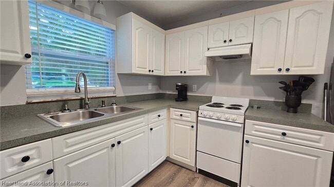 Building Photo - 685 Lake June Rd