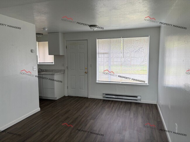 Building Photo - R72B