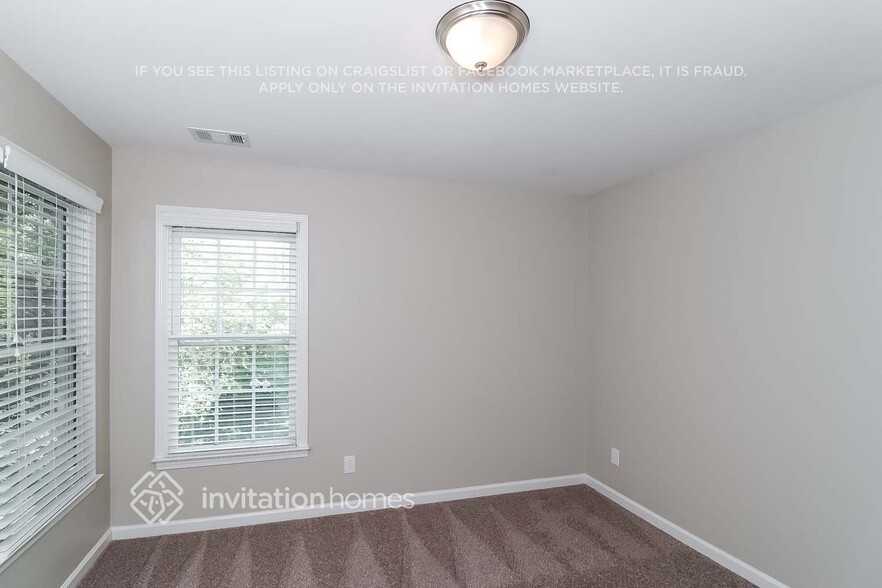 Building Photo - 3843 Laurel Dr NW