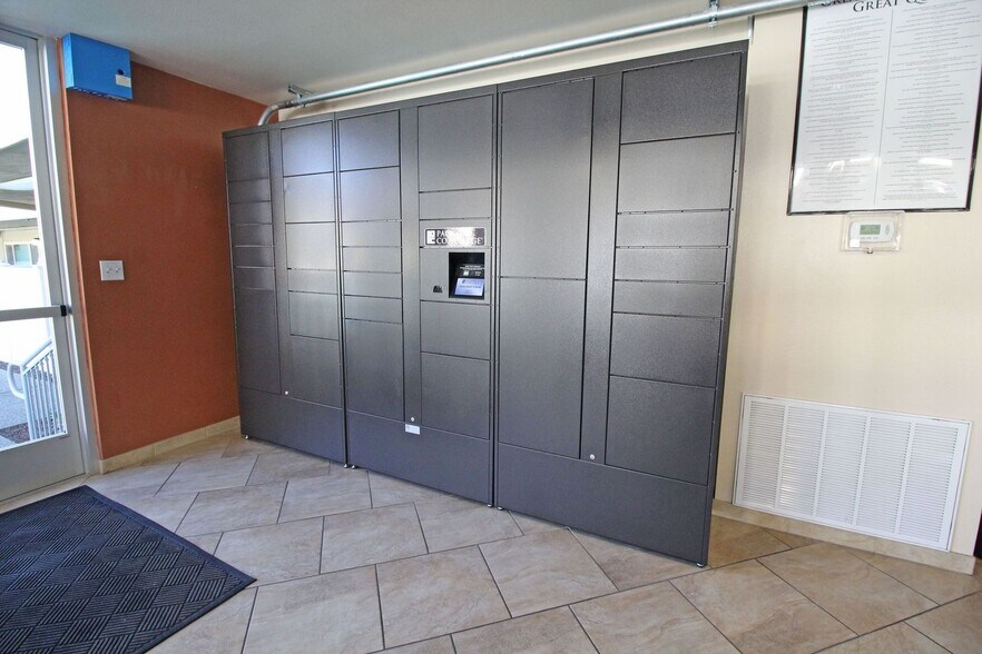 Interior Photo - University Court