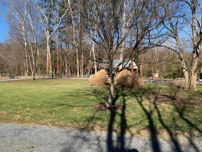 Building Photo - CONTRACT PENDING!! Single family home with...