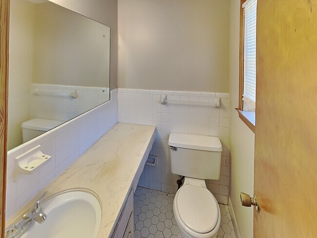 Building Photo - 3328 Shuster Cove