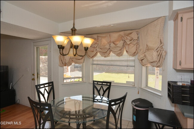 Building Photo - 7528 Luz De Lumbre Ave