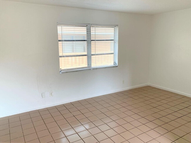 Building Photo - 1500 SW 5th Pl