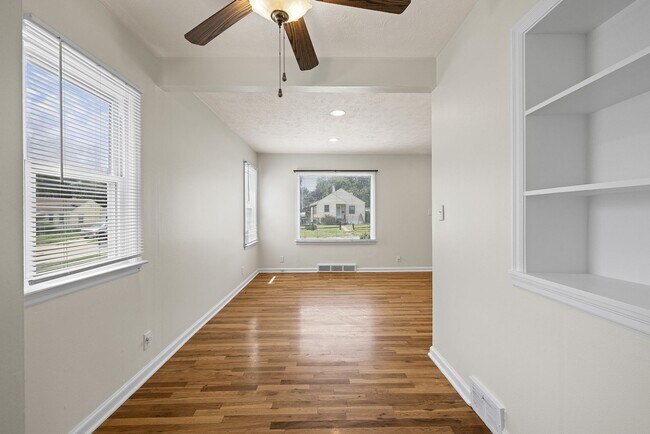 Building Photo - Cozy 3-Bedroom Ranch with Garage in Charmi...