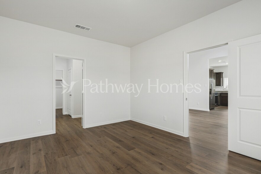 Building Photo - 11104 Santana Dr