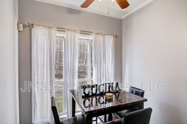 Building Photo - 4021 Melvin Dr SW