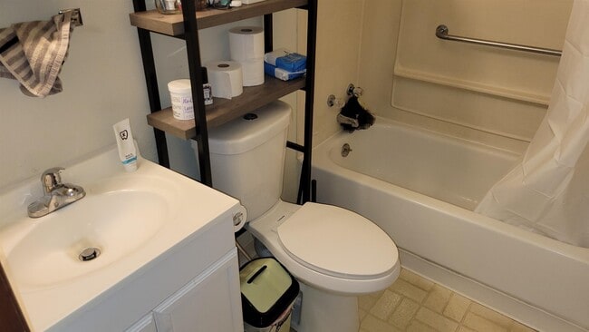 Building Photo - 4015 Claire St