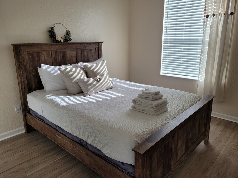 Building Photo - 4114 Breakview Dr