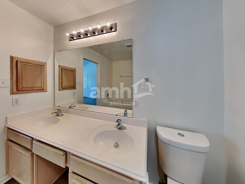 Building Photo - 19402 Misty Cove Dr