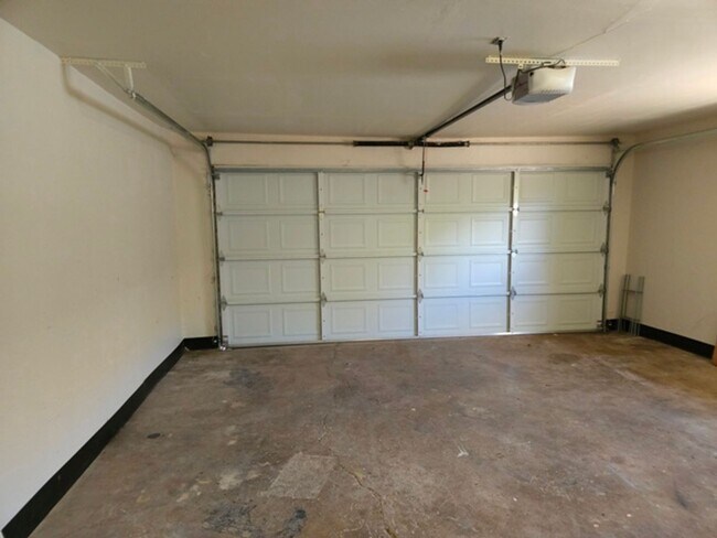 Building Photo - 3Bd/2.5Ba Single Story Home-For viewing!