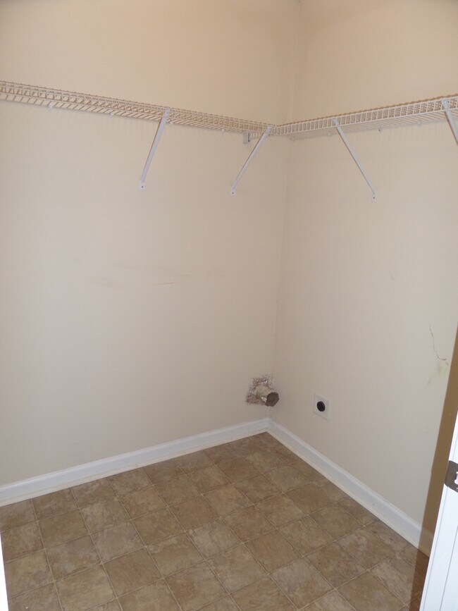 Building Photo - Rare 2 bed 2.5 bath  located in Kennesaw m...